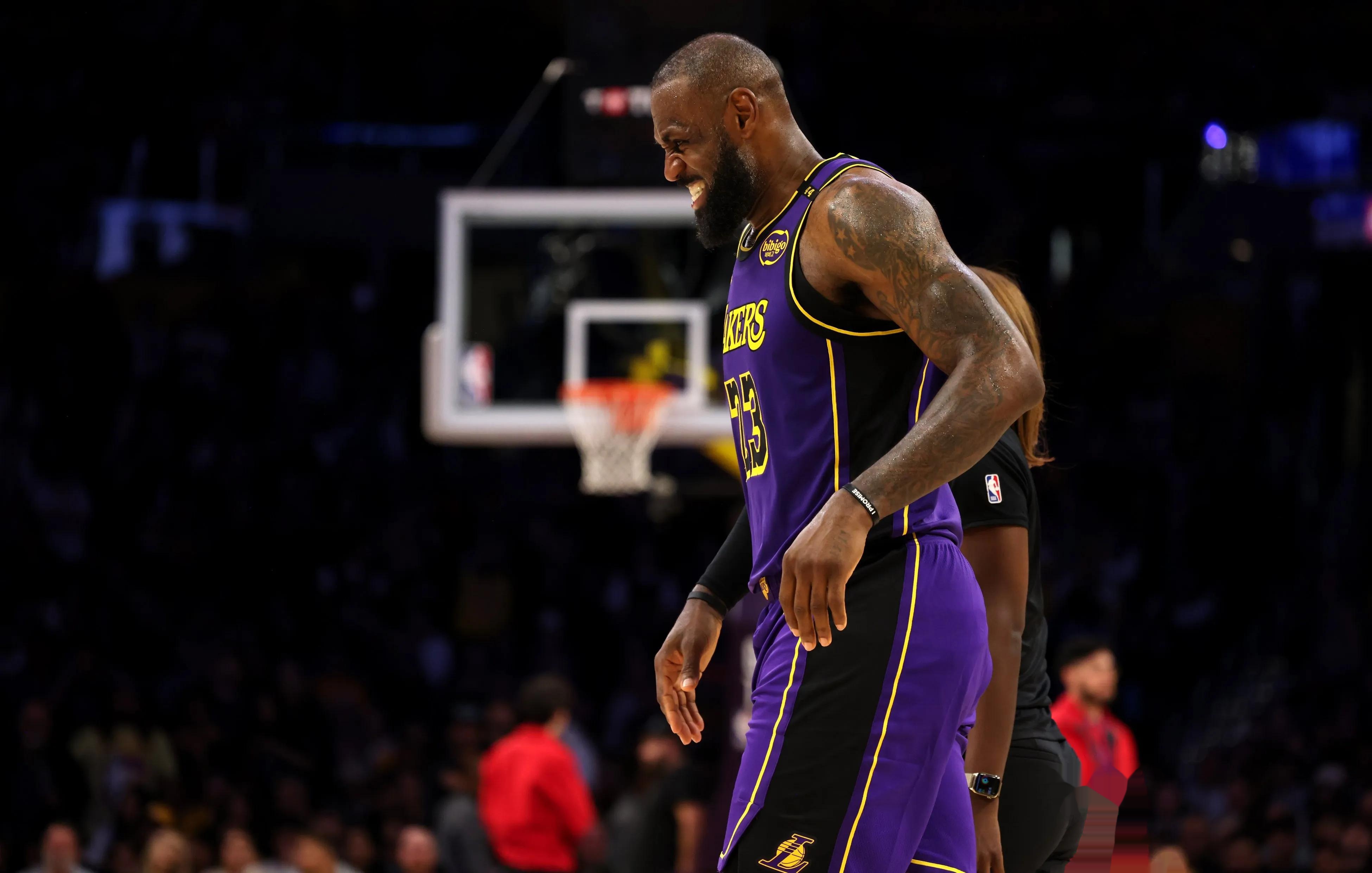 雷霆已经对阵快船完成7连胜，而快船遭遇5连败（雷霆面对快船豪取七连胜，快船陷入五连败）