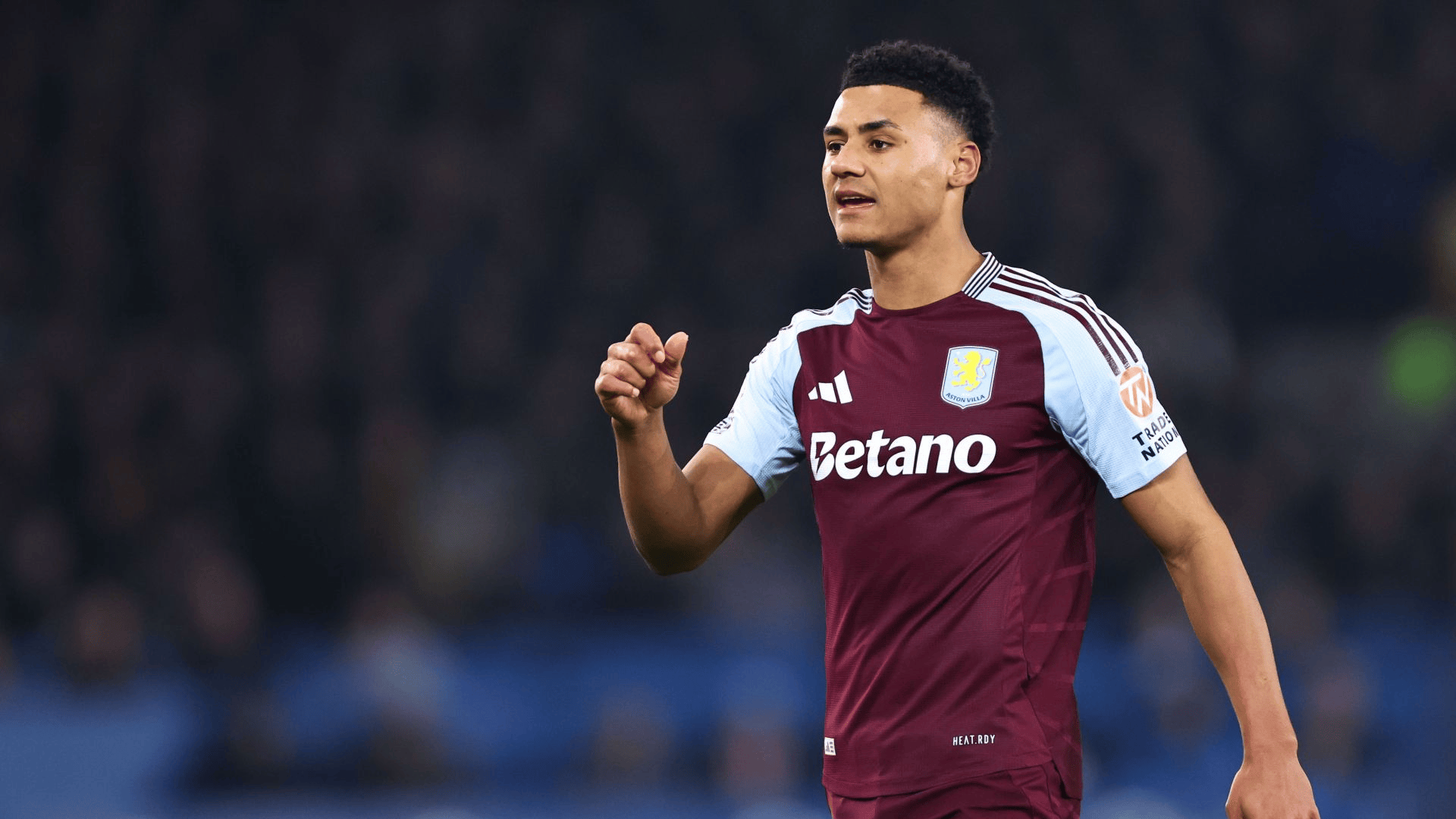 关键时刻挺身而出，帕罗特是爱尔兰首位世预赛客场戴帽的球员（帕罗特关键时刻爆发，成爱尔兰首位在世预赛客场上演帽子戏法的球员）