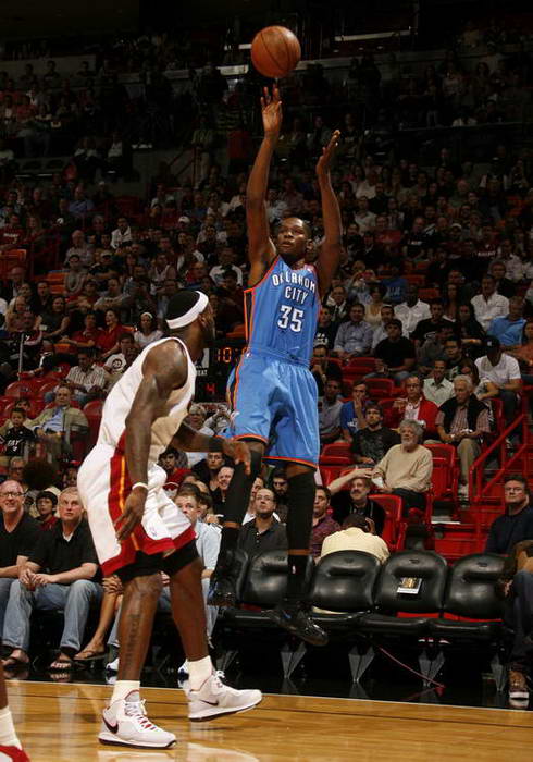 阿尔梅里亚沙特老板：目标升入西甲并持续发展；梦想签下C罗（阿尔梅里亚沙特老板：剑指西甲、稳步发展；盼能签下C罗）