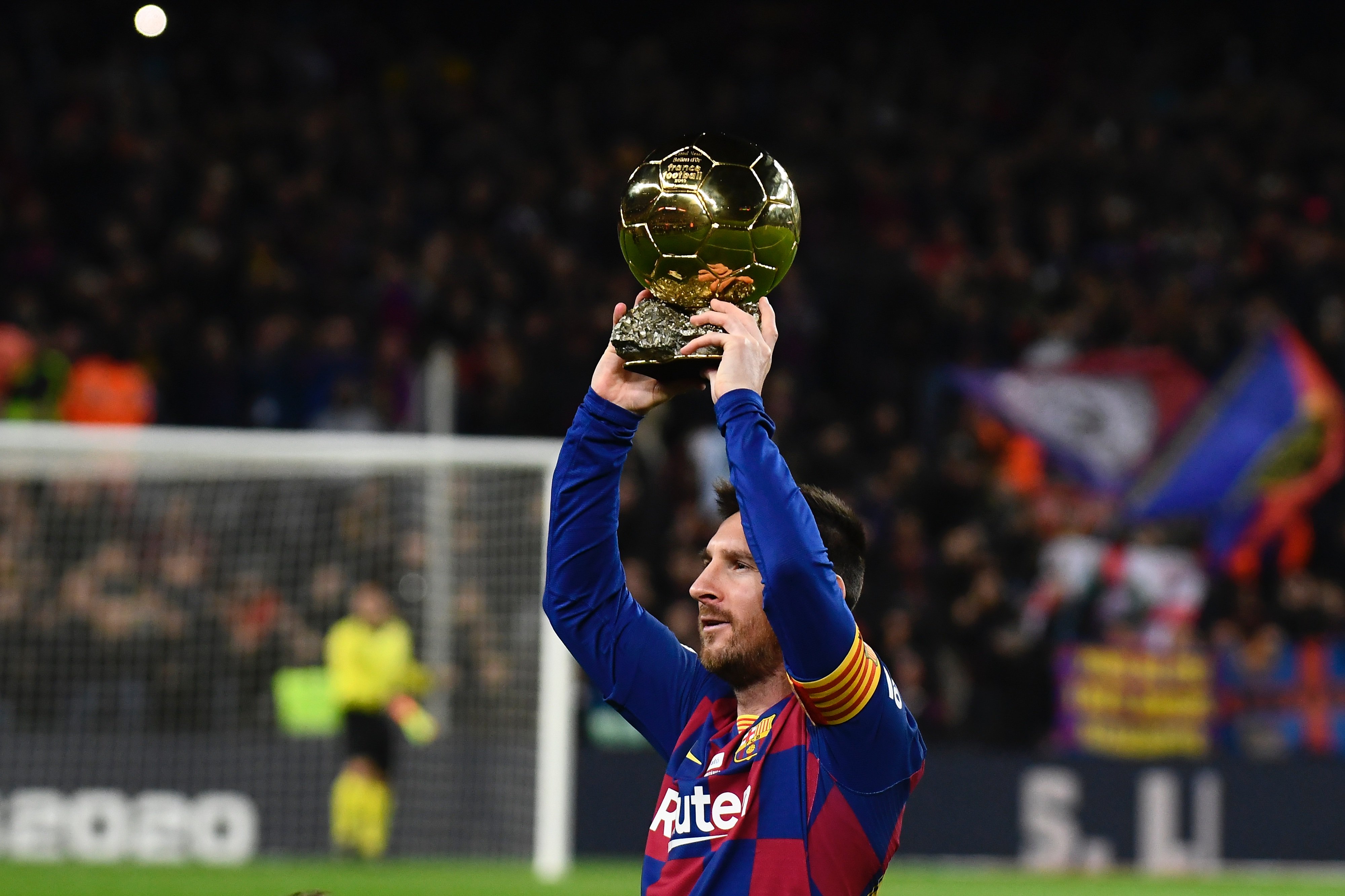 图片报：多特内部认为小贝林踢得过于保守，不过仍然信任他（图片报：多特内部认为小贝林风格偏谨慎，但对他的信任未动摇）