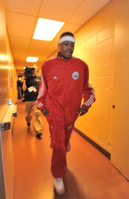 下赛季继续以打破胜场纪录？詹姆斯打趣：我不会追那个纪录的（下季还会冲击胜场纪录？詹姆斯笑称：我不追这个纪录）