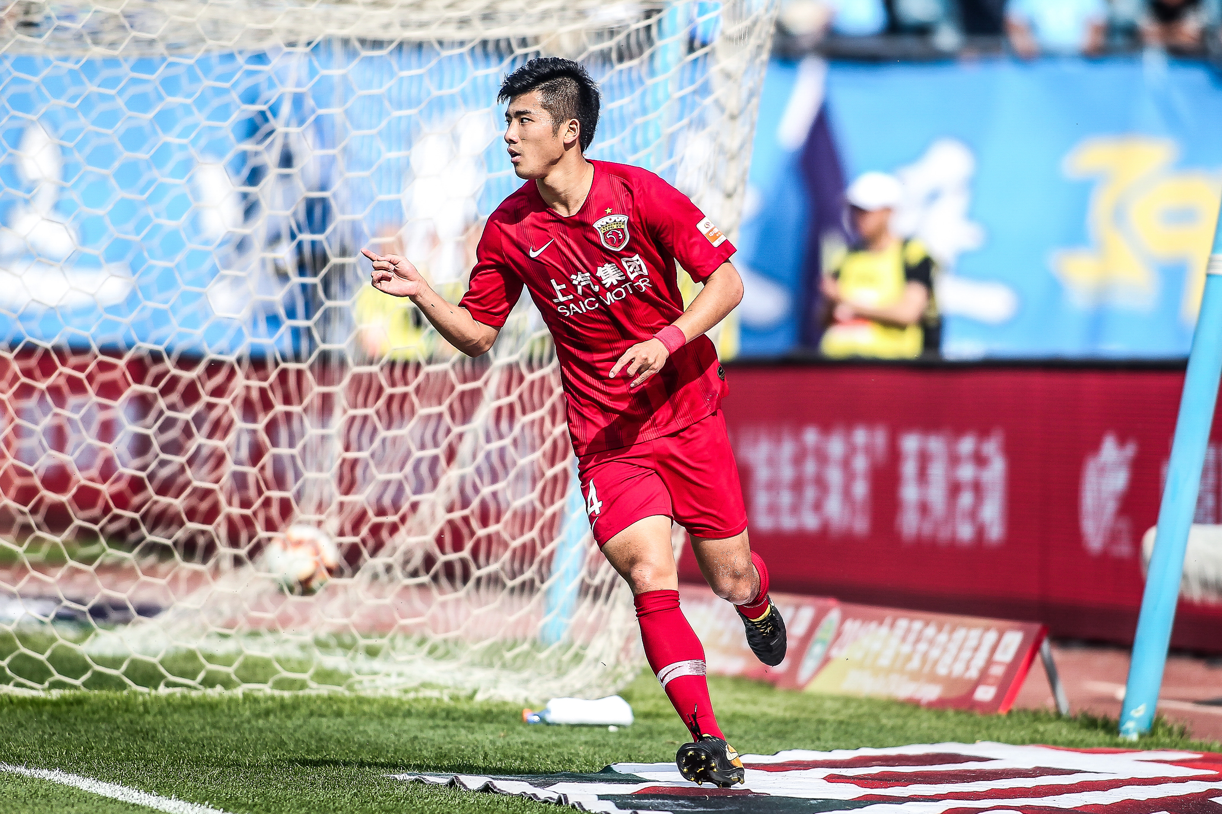 观察：法兰克福欲免签17岁让热亚尔，他已上演巴黎一队首秀（法兰克福欲免签17岁新星让热亚尔 已完成巴黎一线队首秀）