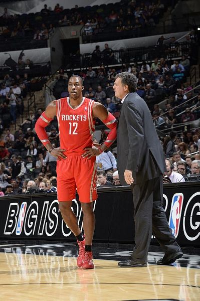 这队的传球流动太迷人（这支球队的传球流畅得令人着迷）