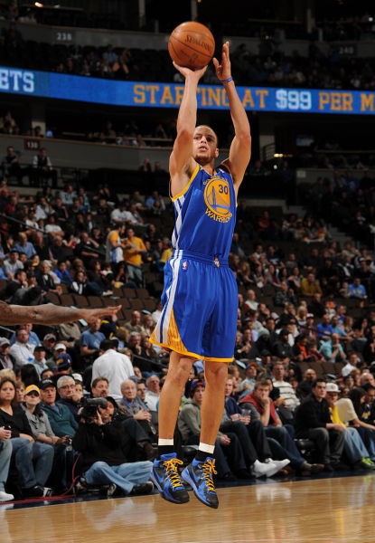 意甲半场：伊尔迪兹双响，埃斯波西托破门，尤文2-1卡利亚里（半场战报：伊尔迪兹梅开二度，埃斯波西托建功，尤文暂2-1领先卡利亚里）